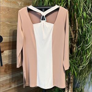 Slinky Brand tan and cream knit 3/4 sleeves top with neck detail. M